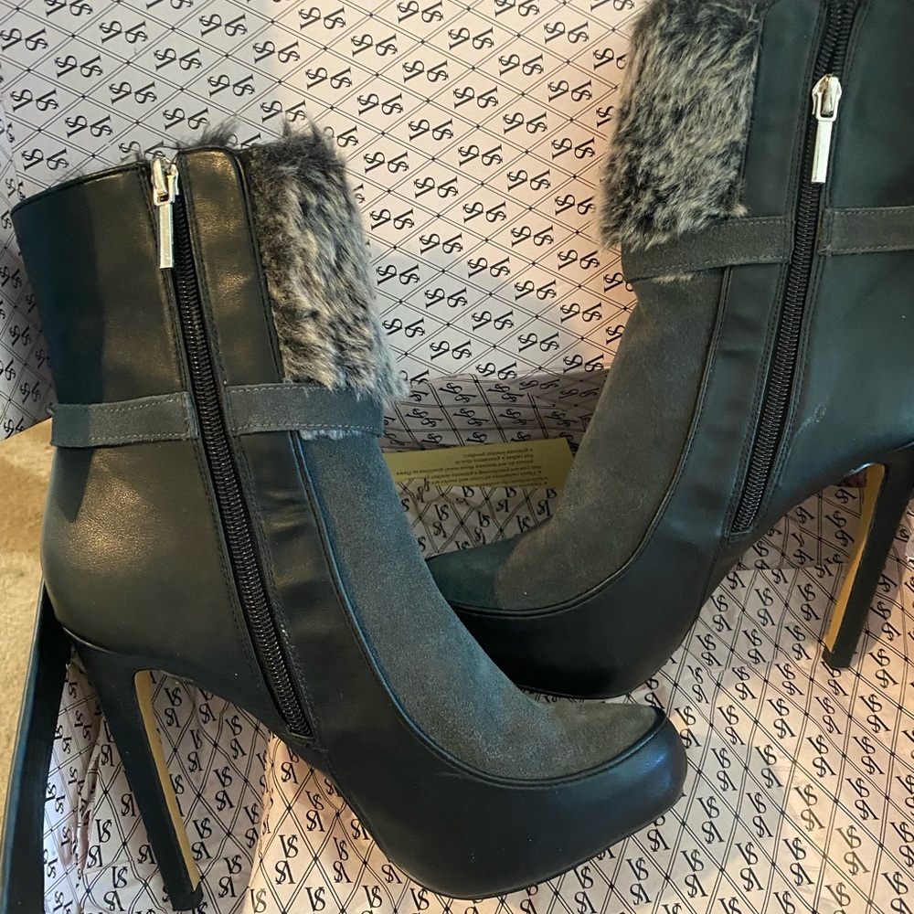New Victoria Secret super model leather/ with Fur trim boots.